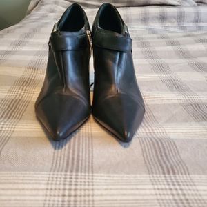 Guess ankle boot size 9
